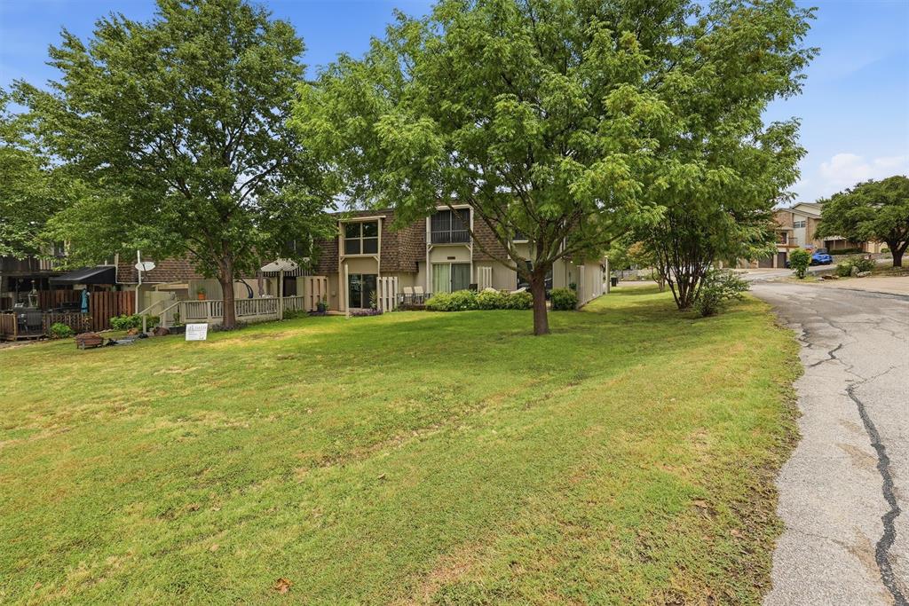 DeCordova Bend - Lakeview Twnhse Estate - Residential