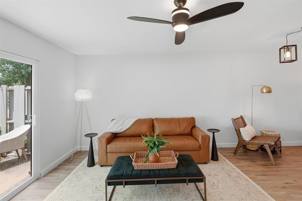 DeCordova Bend - Lakeview Twnhse Estate - Residential