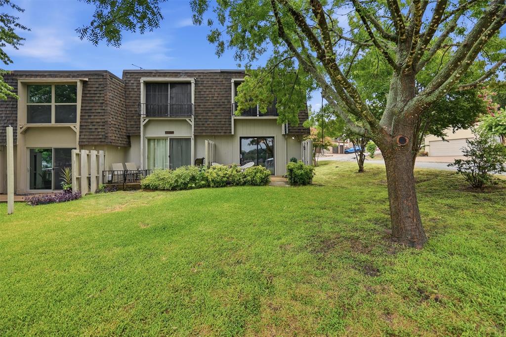 DeCordova Bend - Lakeview Twnhse Estate - Residential