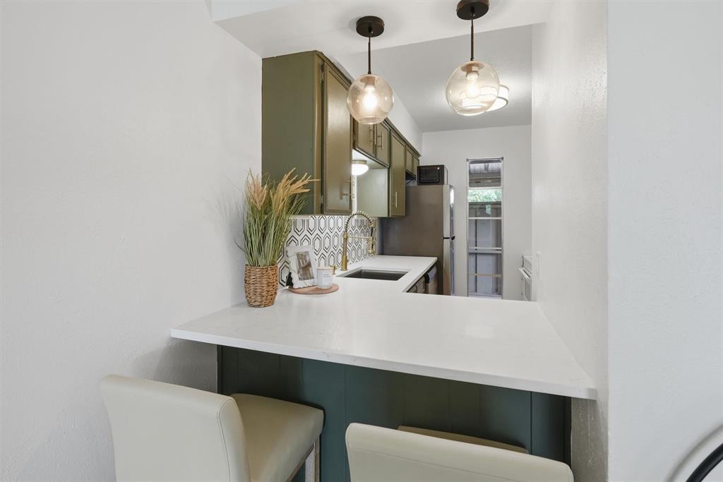DeCordova Bend - Lakeview Twnhse Estate - Residential