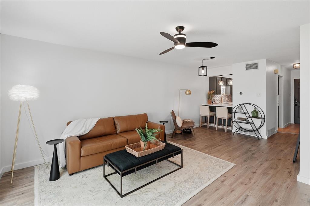 DeCordova Bend - Lakeview Twnhse Estate - Residential