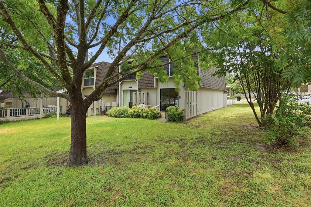 DeCordova Bend - Lakeview Twnhse Estate - Residential