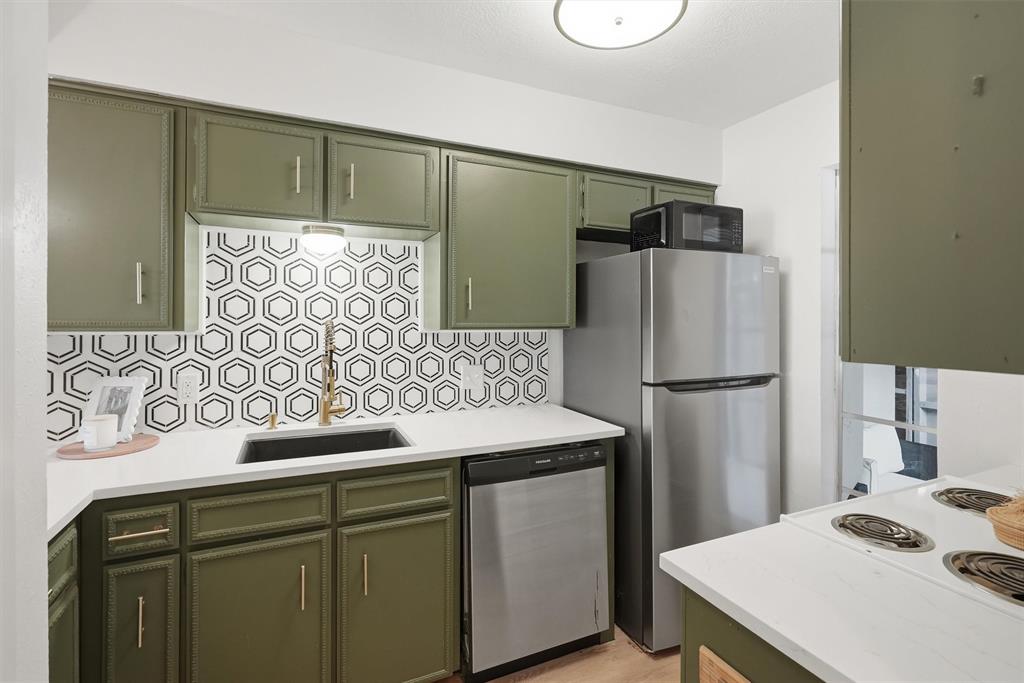 DeCordova Bend - Lakeview Twnhse Estate - Residential