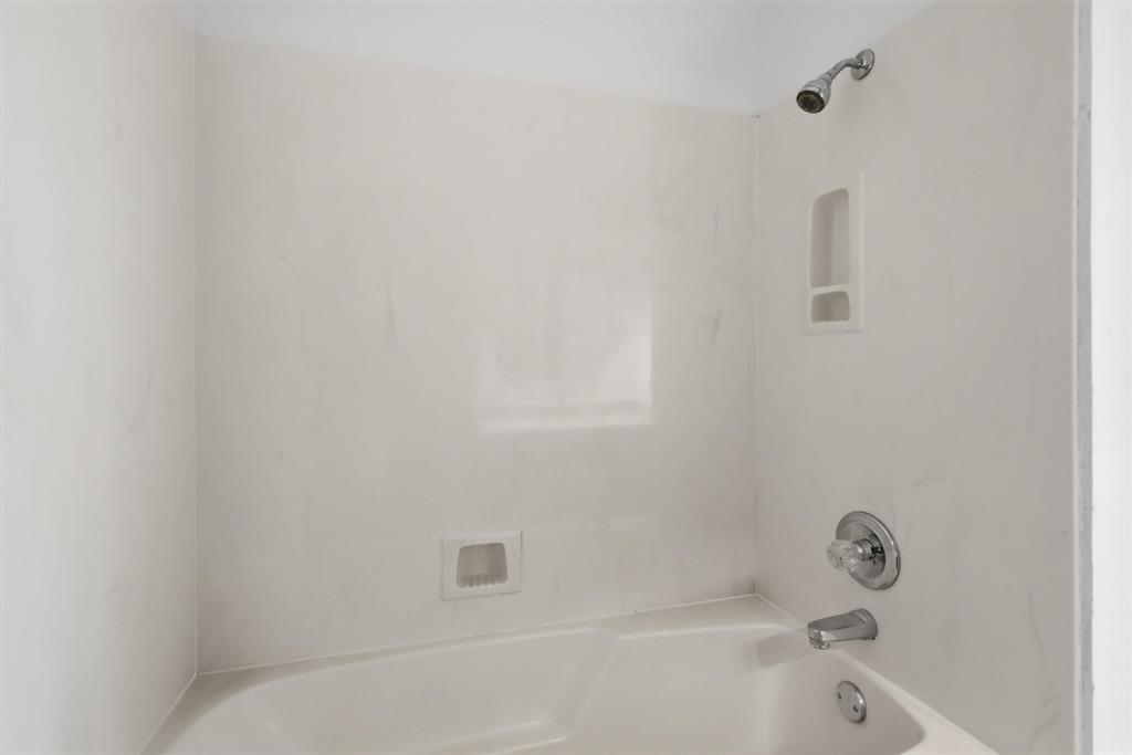 DeCordova Bend - Lakeview Twnhse Estate - Residential