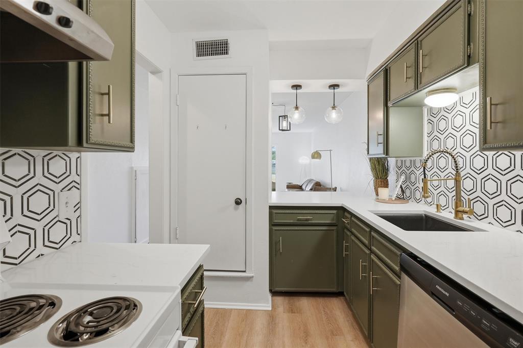 DeCordova Bend - Lakeview Twnhse Estate - Residential