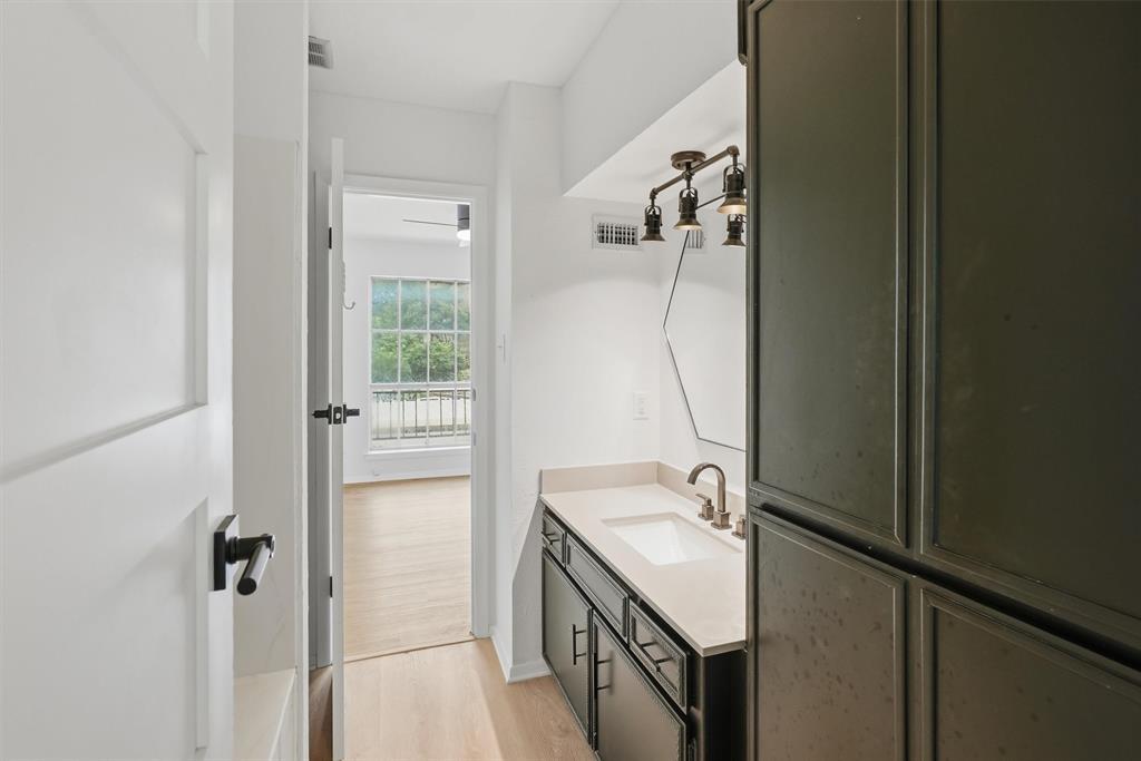 DeCordova Bend - Lakeview Twnhse Estate - Residential
