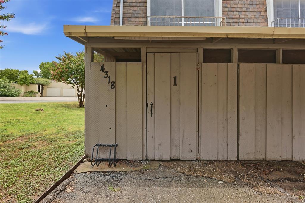 DeCordova Bend - Lakeview Twnhse Estate - Residential