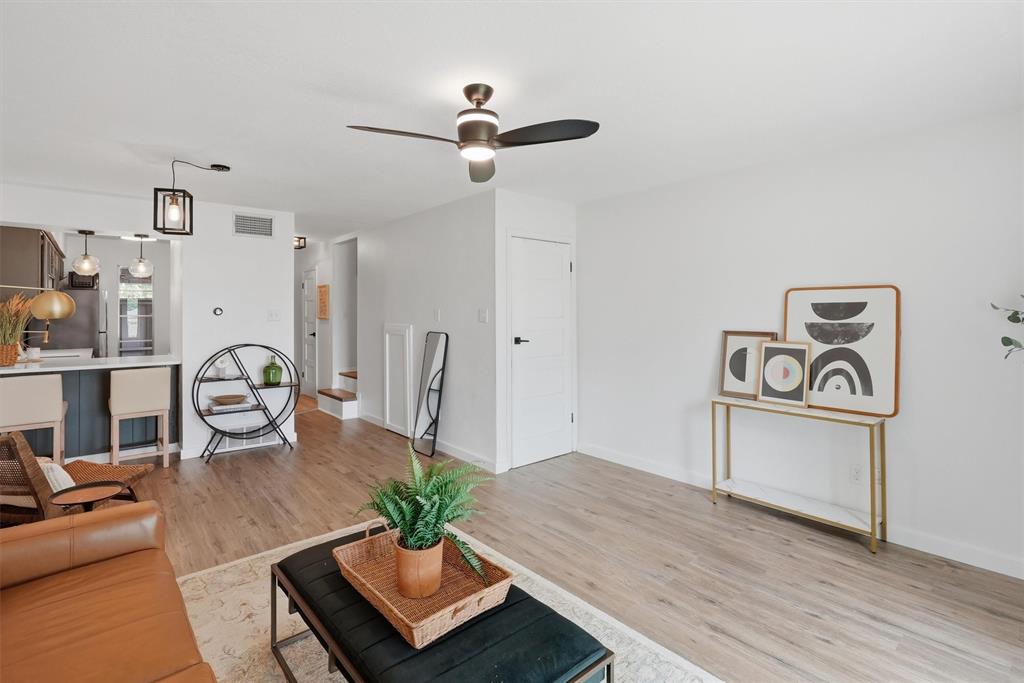 DeCordova Bend - Lakeview Twnhse Estate - Residential