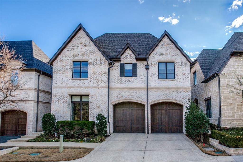 Lawn at Glen Abbey - Residential