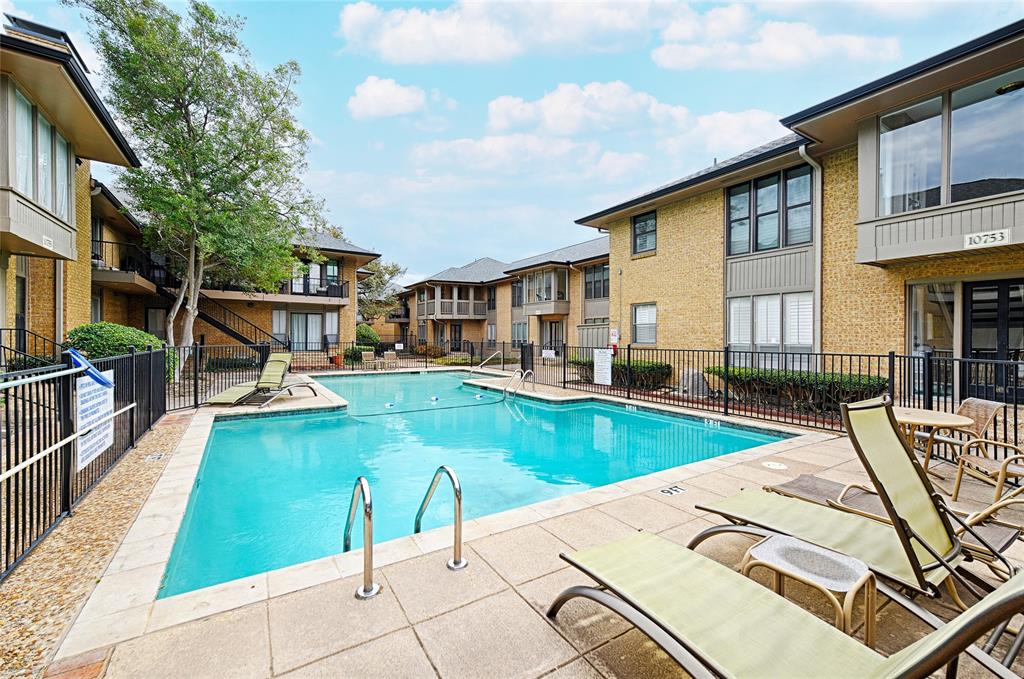 Royal Lane Condos 5800 - Residential