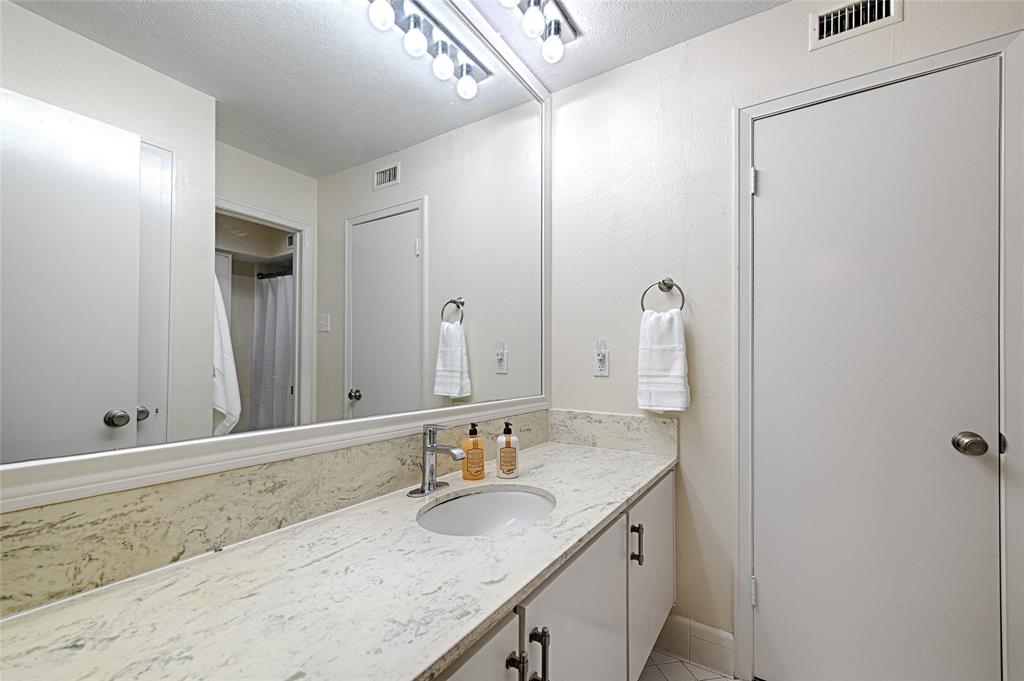 Royal Lane Condos 5800 - Residential