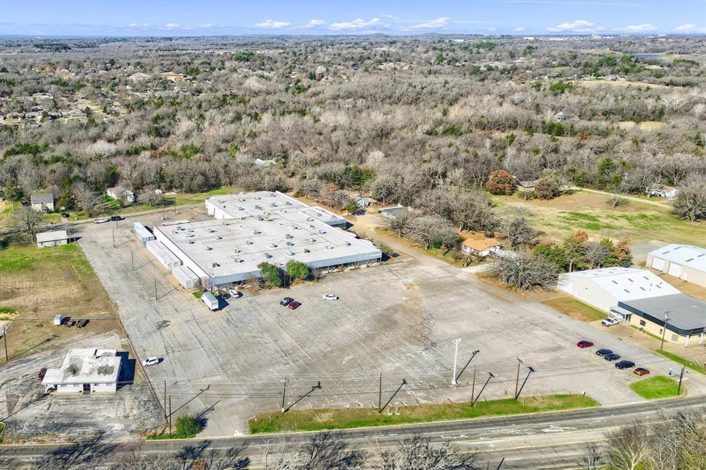 Rare opportunity in Denison! This 74,362 SF facility - formerly a call center - is now operating as wholesale warehouse space with heavy power, dropped ceilings, and a brand-new roof installed in 2023. The property boasts expansive parking and a central location with quick access to Hwy 75 via Spur 503. Perfect for retail, office, or commercial users ready to grow in the booming Texoma market. Contact the broker today!