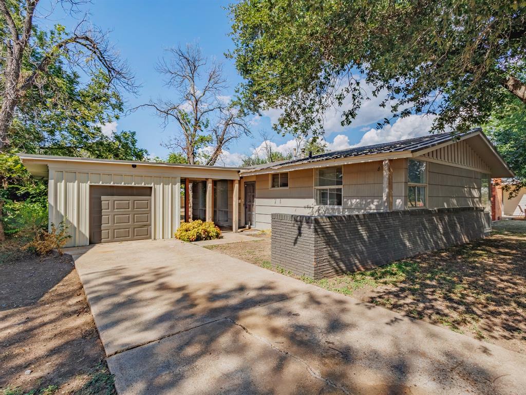 Quaint three bedroom home in a great neighborhood with close proximity to all the excitement of downtown Coleman & Coleman ISD.  Original hardwood floors add another level of charm!  Fenced backyard & a small shop that could be used for a game room or workshop area!  So much potential!