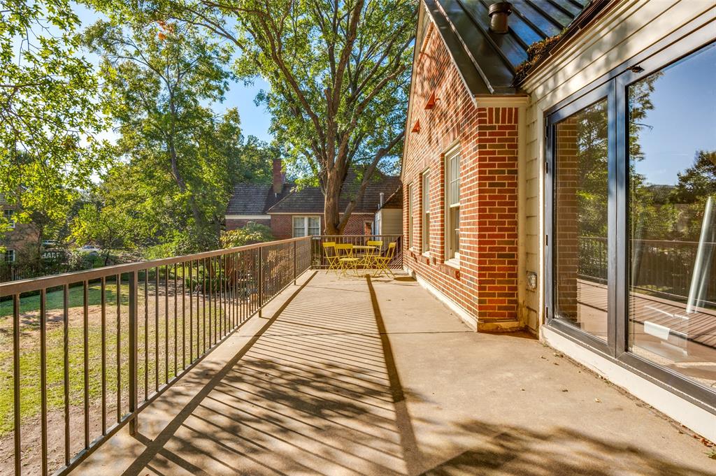 Uri Jones - Residential