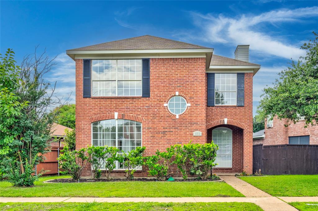 Welcome to this beautifully updated 3-bedroom, 2.5-bath home offering 2,092 square feet of comfortable living in the desirable north side of Coppell. Located in highly sought-after Coppell ISD, this move-in-ready home offers quick access to Highway 121, shopping, dining, and major commuter routes.
Step inside to a freshly painted interior featuring new laminate flooring throughout the first floor, creating a clean, modern feel and easy maintenance. The spacious living room features a cozy fireplace and abundant natural light, making it the perfect setting for relaxing or entertaining. The kitchen has been refreshed with new granite countertops, a gas stove, and plenty of space for everyday cooking and gathering.
Upstairs, you’ll find all bedrooms, plus a versatile bonus-flex room perfect for a home office, playroom, media space, or guest area. The second floor features brand-new carpet, adding warmth and comfort throughout. New ceiling fans in all bedrooms provide added comfort and a fresh, updated feel. The updated primary bathroom offers a modern touch, while new glass panes in most windows enhance natural light and energy efficiency throughout the home.
Enjoy the convenience of a rear-entry 2-car garage with alley access in a prime north Coppell location. Thoughtfully maintained and tastefully updated, this home offers comfort, flexibility, and exceptional value in one of Coppell’s most desirable communities.