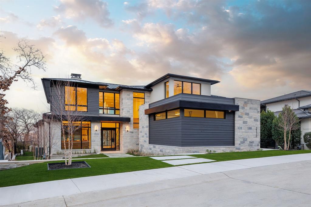 KNOLLS AT SOLANA - Residential