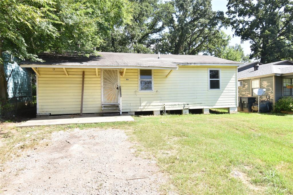 ***Price Reduction*** Great for first-time homeowners or an Investor. Nice 3-bedroom, 1 bath home sits on a large lot in North Shreveport near Southern University and close to downtown Shreveport. This home has had a long-term tenant, but is currently vacant. Call for more information and showing instructions.