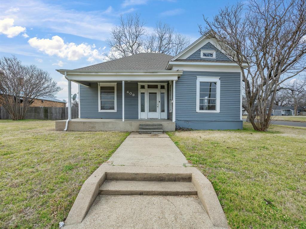Great opportunity for an investor or owner occupant looking to have a space to make their own.  Property includes main home...2 bedrooms (HUGE), 1 bathroom, spacious kitchen and large living room, roughly 1,442 sq ft.  Then, above the unattached garage is a (estimated) 840 sq ft, 1 bedroom, 1 bathroom, 1 kitchen and 1 living room apartment with its own yard. Do you have a family member you love...but love more from across the yard?! THIS IS IT! Below that apartment is the same amount of storage space. Property needs a little TLC. Only accepting cash and conventional offers.