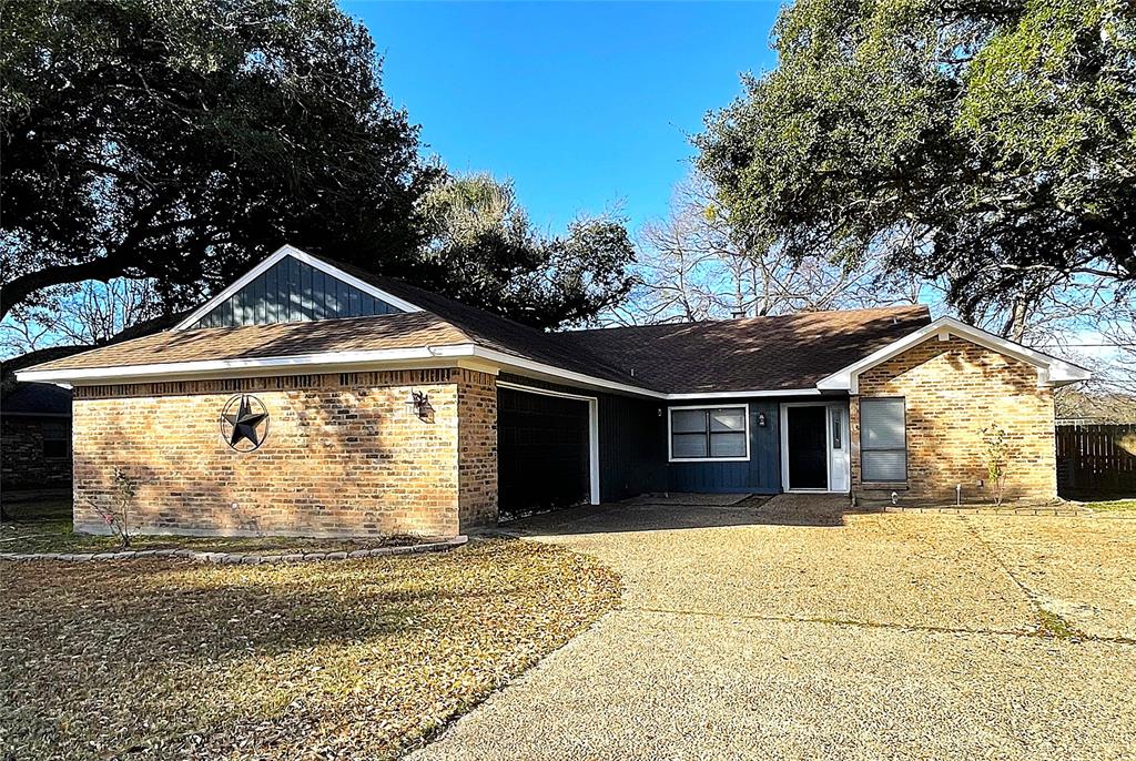 Quiet cul de sac within short walking distance of the elementary school & adjacent to the rodeo arena & city park. Convenient location, but still private within the safe haven of this lovely, shaded neighborhood. Optimal use of space!- 4 bdrms surround the living rm & kitchen creating the heart of the home. The well-appointed kitchen has a breakfast bar, drop-in electric range, refrigerator, & a huge walk-in pantry. Full sized laundry rm is just beyond the pantry out of sight. In addition to the living rm with fireplace, there’s a man cave with direct access to the landscaped backyard with open deck & gazebo. Privacy fenced with a gate to the park for a handy short cut when it’s time to walk the dog. Master bdrm with single sink vanity, double closet, & hall bath is nearby with a tub & shower combo.  Bedroom 2 close to the primary bdrm would make a great study or a baby's room.  Bedrooms 3 & 4 are on the opposite side of the home & share a spacious bath with custom tile shower.  Oversized, side entry garage leads right to the walk-in pantry for easy grocery unloading.