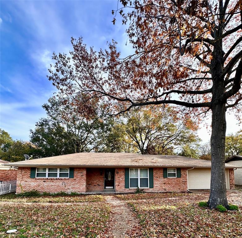 Absolutely adorable 3 bedroom 2 bath house with a beautiful custom cabinetry in the kitchen. Organizer pantry is perfect for the home chef!   Home is comfortable with warm wood flooring and cozy gas fireplace.  Formal dining room and breakfast room.   Large screened in porch is perfect for entertaining and overlooks a spacious back yard with towering oak trees.   Nice storage shed in the back.  2 car garage has attached storage or workroom.  Open patio in rear is perfect for cool evenings with a firepit or grilling with your friends.