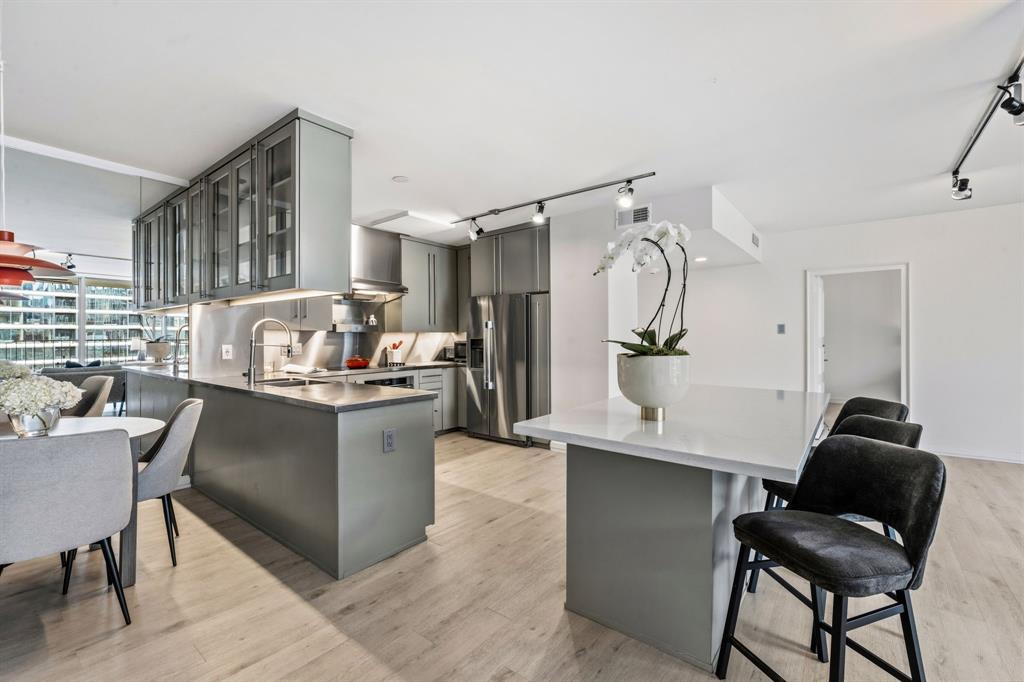 Park Towers Condominiums - Residential
