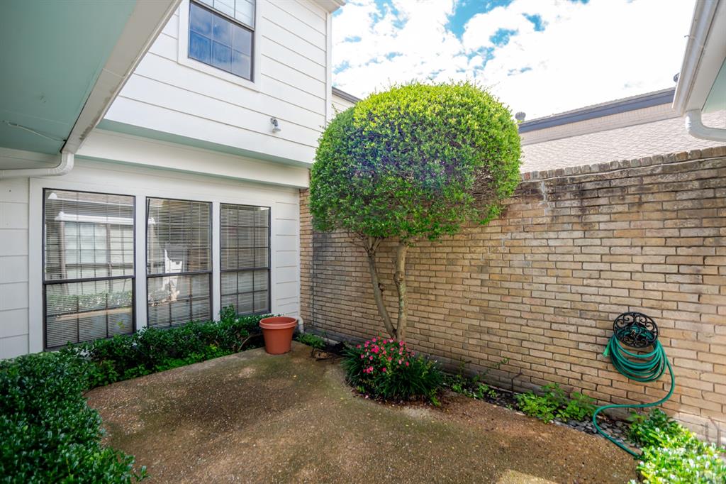Prestonwood Hillcrest Twnhs - Residential