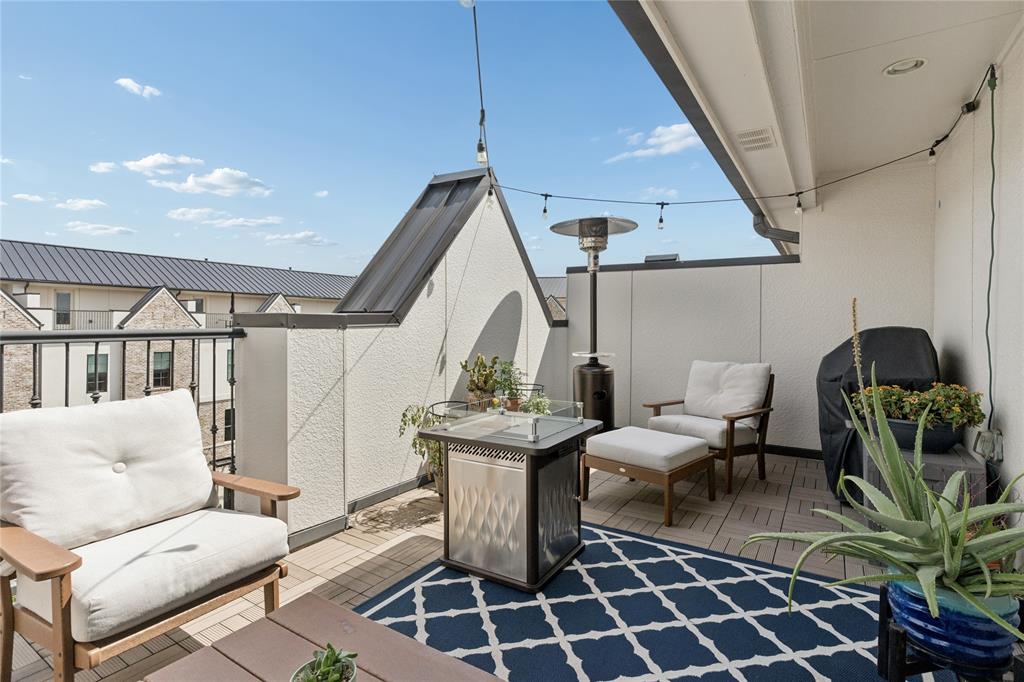 InTown at Las Colinas Station - Residential