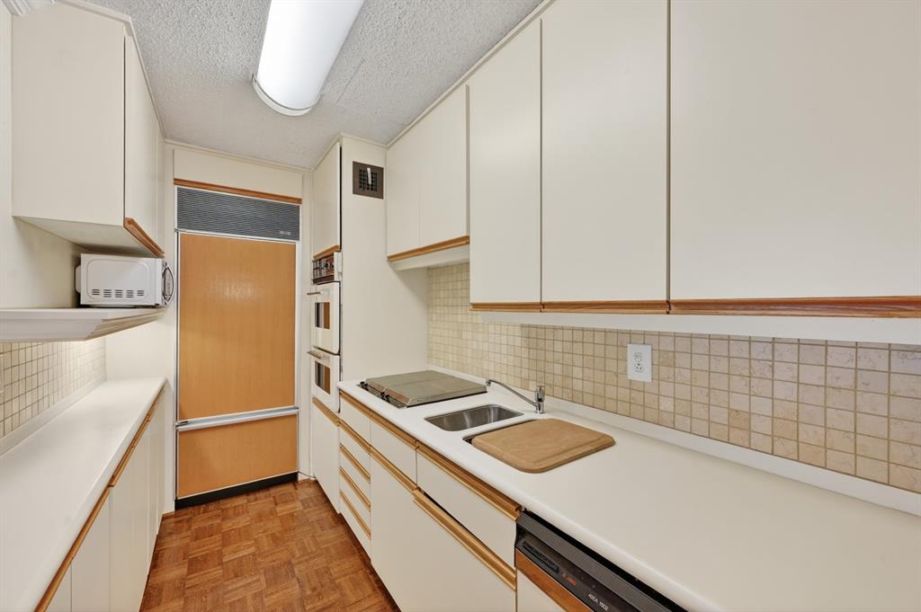 Twenty-One Turtle Creek Condo - Residential
