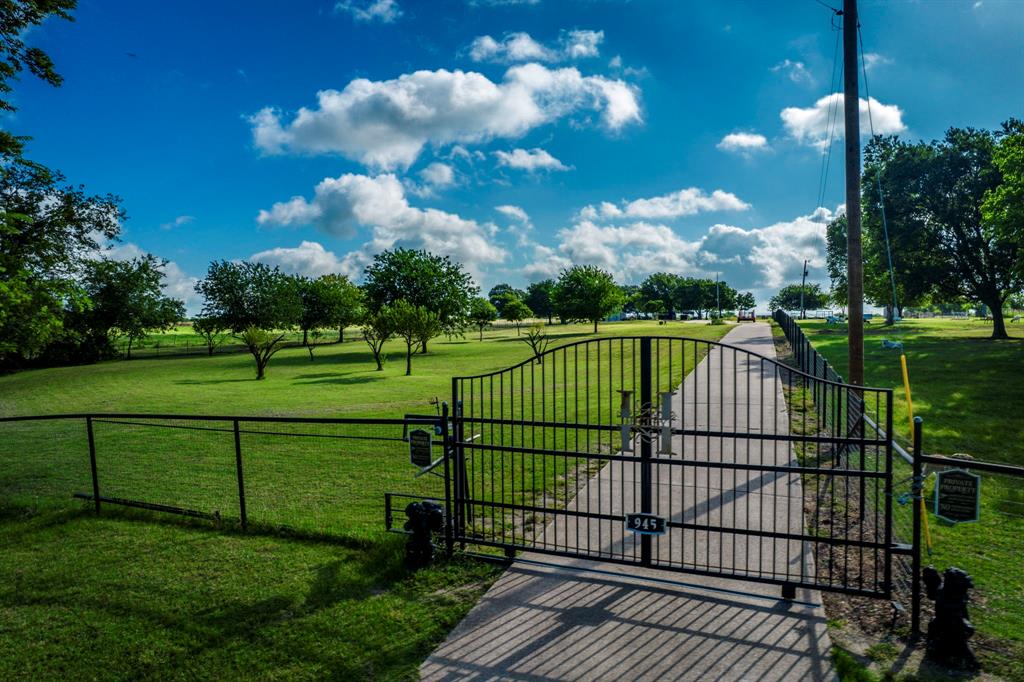 302 J J DAVIDSON;139 E H BELCHER PT TR - Land