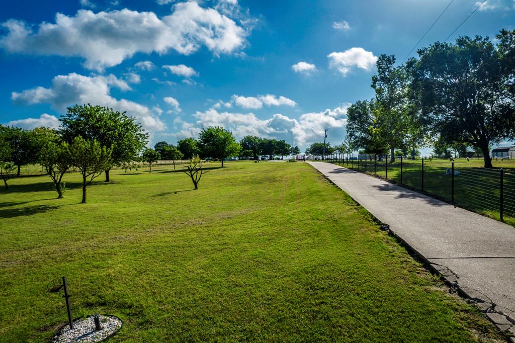 302 J J DAVIDSON;139 E H BELCHER PT TR - Land