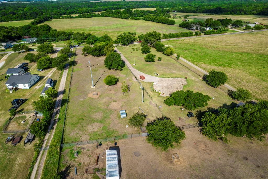 302 J J DAVIDSON;139 E H BELCHER PT TR - Land