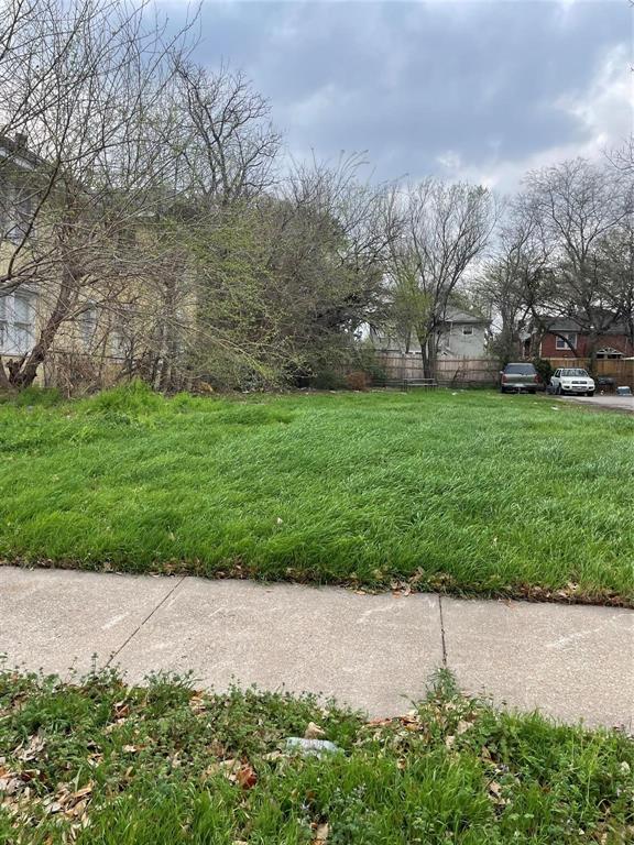Exceptional opportunity to build in the historic and highly desirable Peak's Suburban Addition neighborhood of East Dallas. This vacant residential lot offers the perfect canvas for your custom dream home or investment project in one of Dallas' most established and character-rich communities. Peak's Suburban Addition is recognized as East Dallas' oldest residential neighborhood and is known for its historic charm, mature trees, and proximity to downtown.

Ideally located just minutes from downtown Dallas, major highways, dining, entertainment, and nearby neighborhood amenities, this property combines urban convenience with the unique appeal of a historic East Dallas setting. Whether you're a builder, investor, or future homeowner, this is a rare opportunity to secure land in a sought-after location with strong long-term potential.