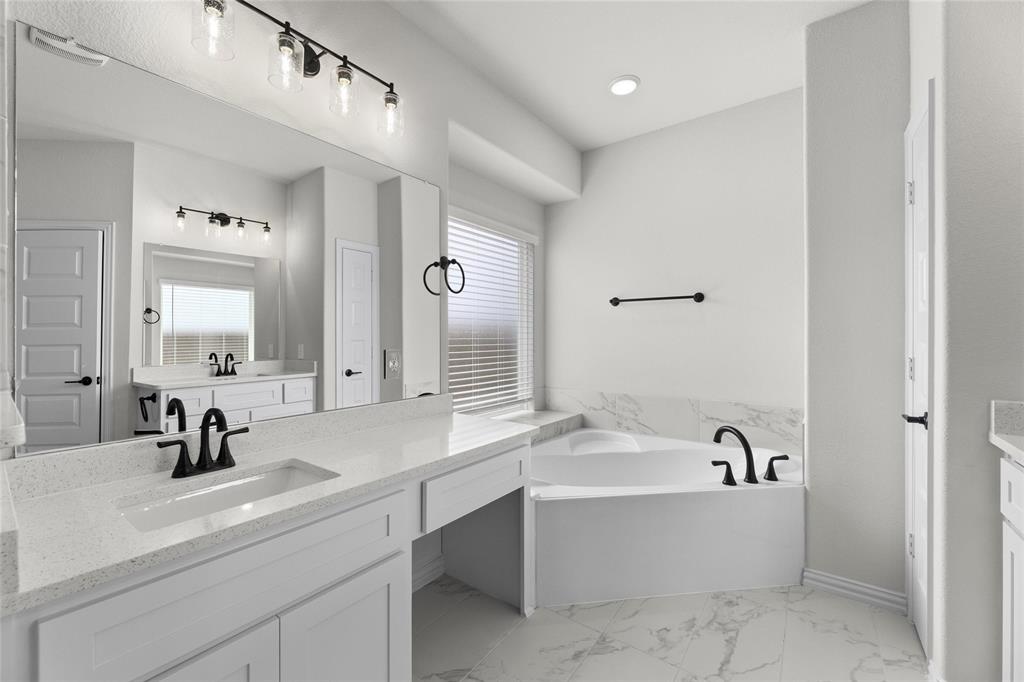 Las Lomas - Residential