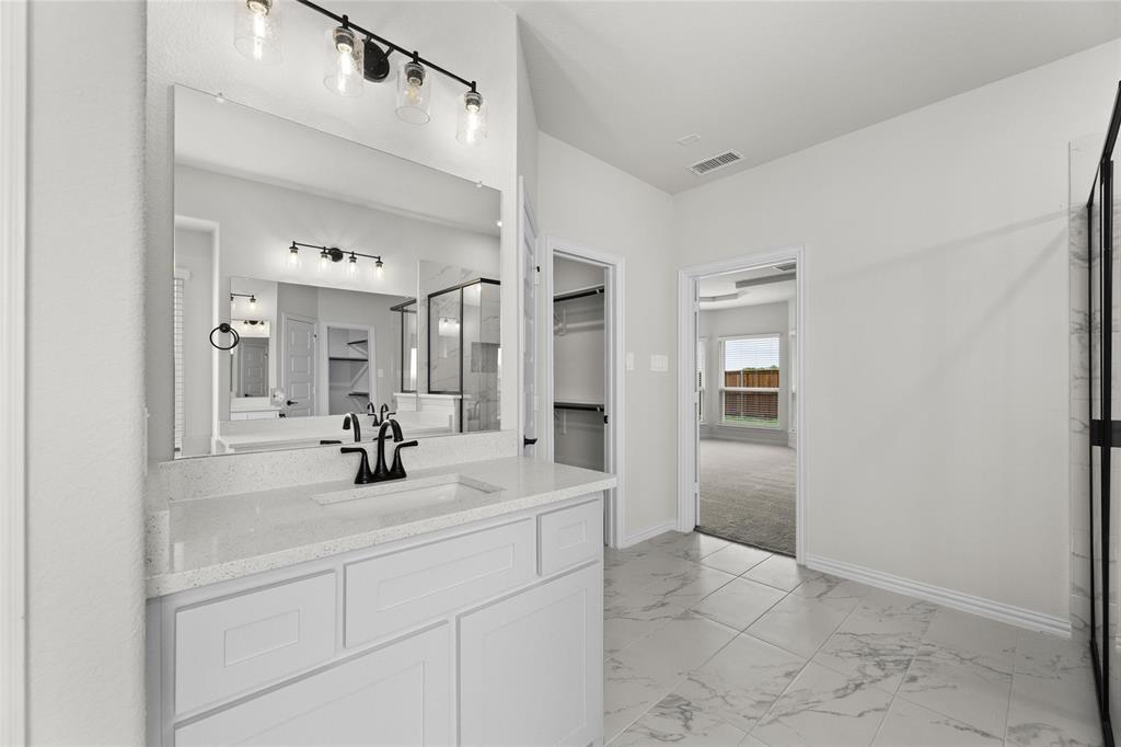 Las Lomas - Residential