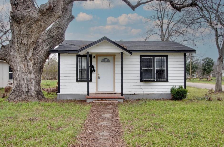 Beautiful home walking distance from McLane Stadium and downtown Waco! Perfect starter house or student housing! Huge historic pecan tree on the property and a large backyard! This one wont last long! Book your showing today! Owner Financing Available!