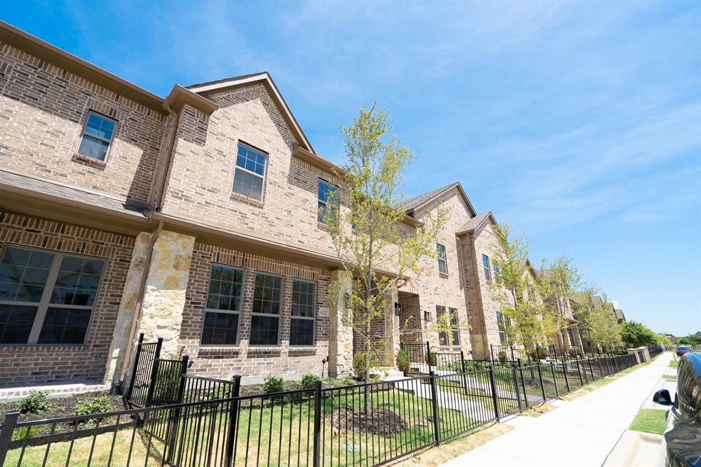 Newer town home located in central Frisco with 3 bedrooms, 3.5 baths and wood flooring. Open floor plan, kitchen with Stainless Steel appliances and granite counter top. Minutes from restaurants, shopping mall, and Collin College. Owner pays HOA fee which covers exterior maintenance. Included a Refrigerator, Washer & Dryer.