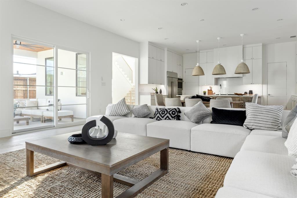 UNIVERSITY BOULEVARD TERRACE - Residential