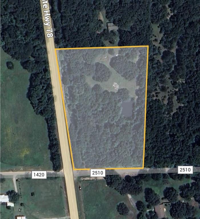 5.7 acres located near Bonham, but country living.

Come build your dream home.
