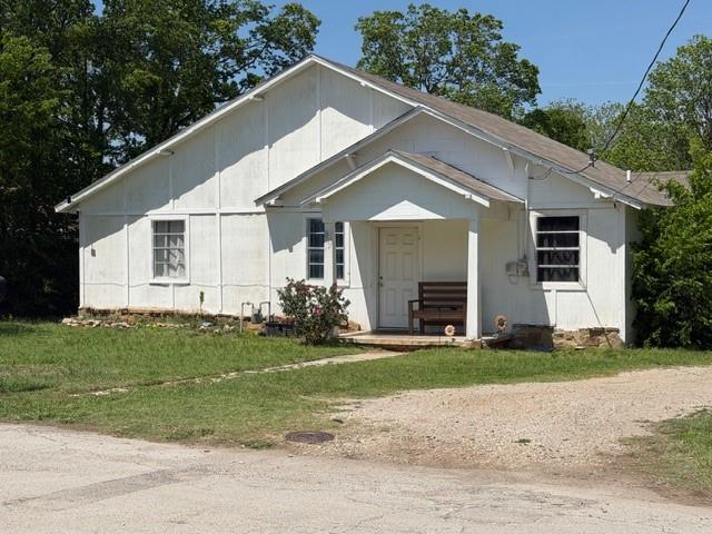 This 4 Bedroom 2 Bath home has a sweet charm to it. It is located on a large corner lot just a short distance from Jacksboro Middle School. Perfect starter home or rental property potential. Schedule to see it today!