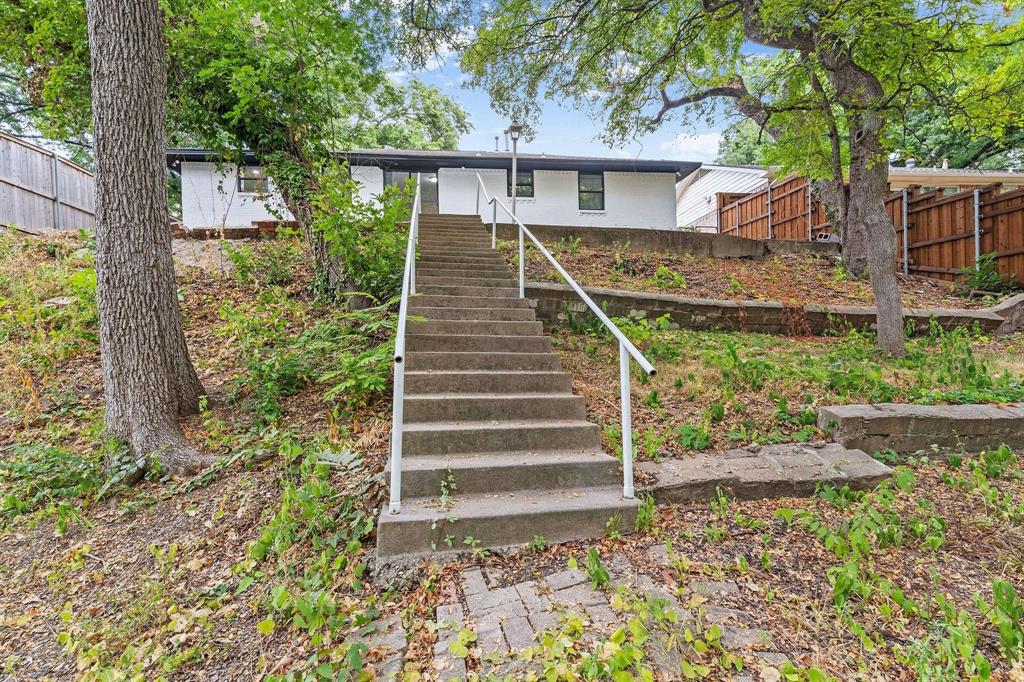 Claremont 04 Inst - Residential Lease