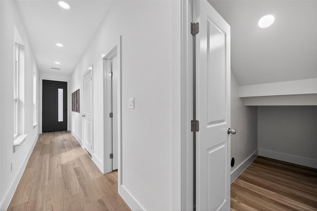 Lincoln Manor - Residential