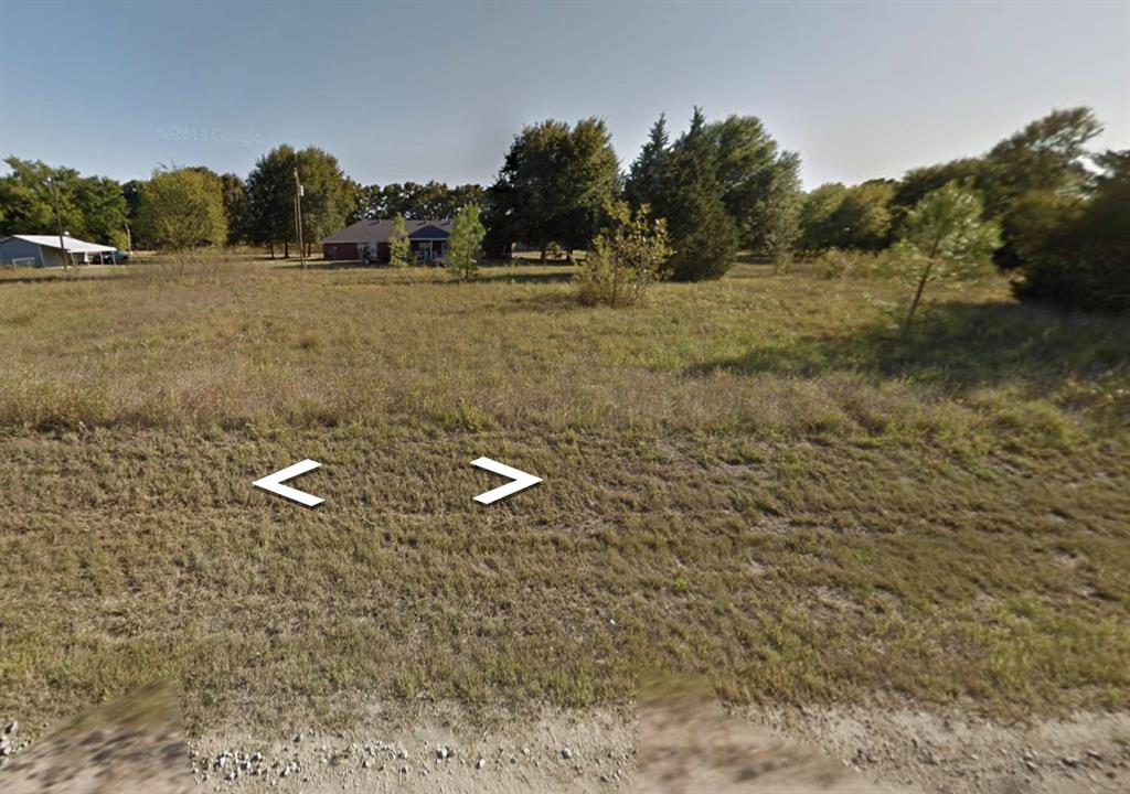 Lot on desired Paradise Bay! Ready for you to come and build your dream home! Close to the lake! Access to all boat ramps and parks, minutes to dining and shopping! 45 minutes to downtown Dallas!