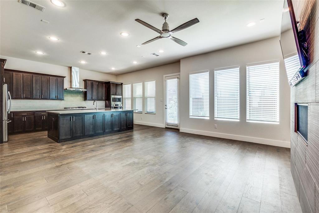 Thirty One Dallas Square #2 - Residential