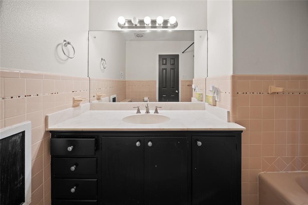 T QUEVADO - Residential