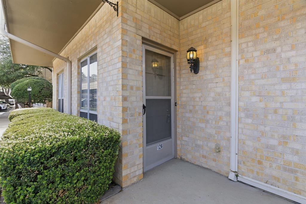 Fountain Royale Orleans W - Residential