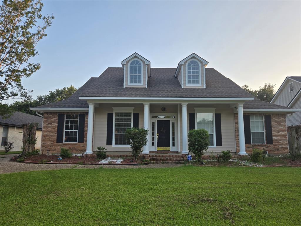 GREAT 4BEDROOM GREAT LOCATION . PROPERTY WITH PLENTY OF PARKING WITH REAR GARAGE. GREAT LAYOUT FOR ANY FAMILY. TRULY A MUST SEE!!!