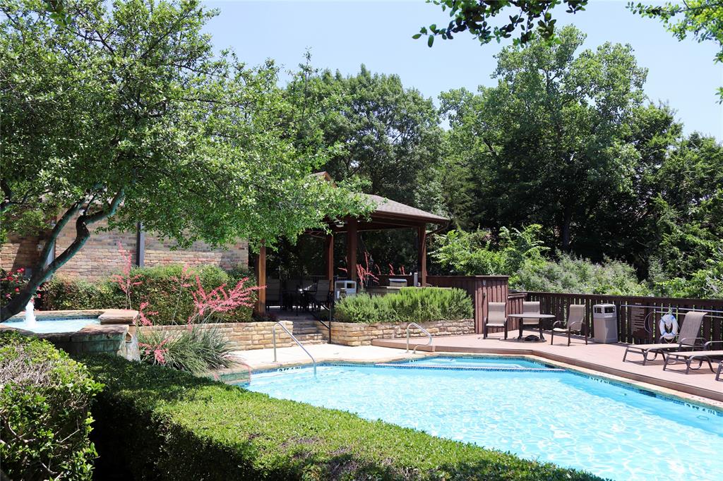 Oaks On Montfort Condos - Residential