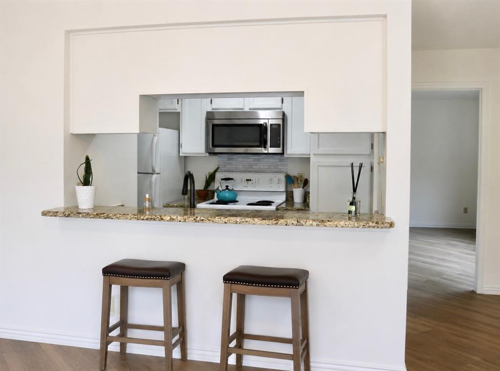 Oaks On Montfort Condos - Residential