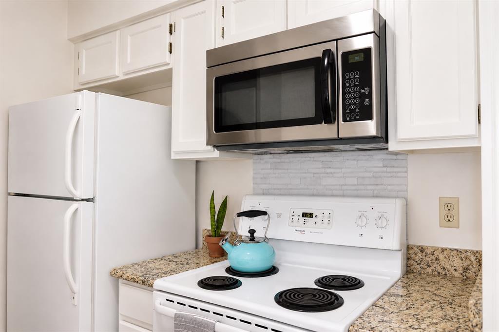 Oaks On Montfort Condos - Residential