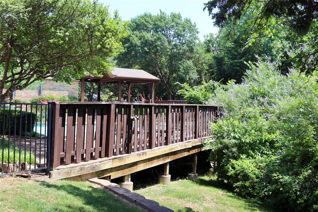 Oaks On Montfort Condos - Residential